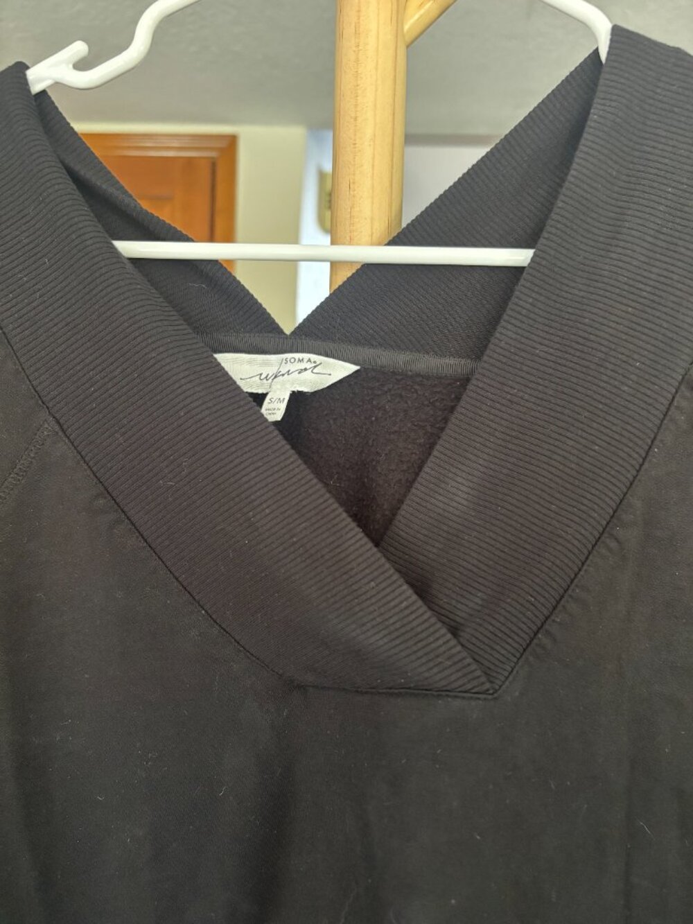 Soma Black Rayon V Neck Lounge Sweatshirt Kangaroo Pocket Scallop Hem S/M - Picture 2 of 8